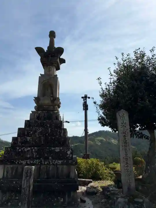 金峯山寺の{uncategorized: "未分類", other: "その他", undefined: "問題あり", building: "その他建物", grave: "お墓", sacred_gate: "鳥居", guardian: "狛犬", statue: "像", buddha: "仏像", history: "歴史", nature: "自然", garden: "庭園", animal: "動物", pagoda: "塔", temizu: "手水舎", mountain_gate: "山門・神門", sanctuary: "本殿・本堂", subordinate: "末社・摂社", art: "芸術", scenery: "景色", jizo: "地蔵", ema: "絵馬", goshuin: "御朱印", omikuji: "おみくじ", items: "授与品その他", amulet: "お守り", goshuincho: "御朱印帳", eats: "食事", festival: "お祭り", votive_dance: "神楽", shichigosan: "七五三参", wedding: "結婚式", experience: "体験その他", initially: "初詣", around: "周辺", anti_infection: "感染症対策"}