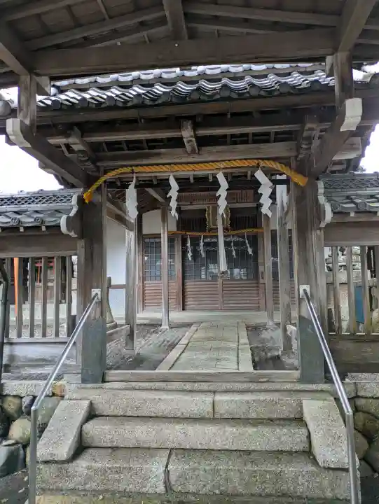 佐土神社の{uncategorized: "未分類", other: "その他", undefined: "問題あり", building: "その他建物", grave: "お墓", sacred_gate: "鳥居", guardian: "狛犬", statue: "像", buddha: "仏像", history: "歴史", nature: "自然", garden: "庭園", animal: "動物", pagoda: "塔", temizu: "手水舎", mountain_gate: "山門・神門", sanctuary: "本殿・本堂", subordinate: "末社・摂社", art: "芸術", scenery: "景色", jizo: "地蔵", ema: "絵馬", goshuin: "御朱印", omikuji: "おみくじ", items: "授与品その他", amulet: "お守り", goshuincho: "御朱印帳", eats: "食事", festival: "お祭り", votive_dance: "神楽", shichigosan: "七五三参", wedding: "結婚式", experience: "体験その他", initially: "初詣", around: "周辺", anti_infection: "感染症対策"}