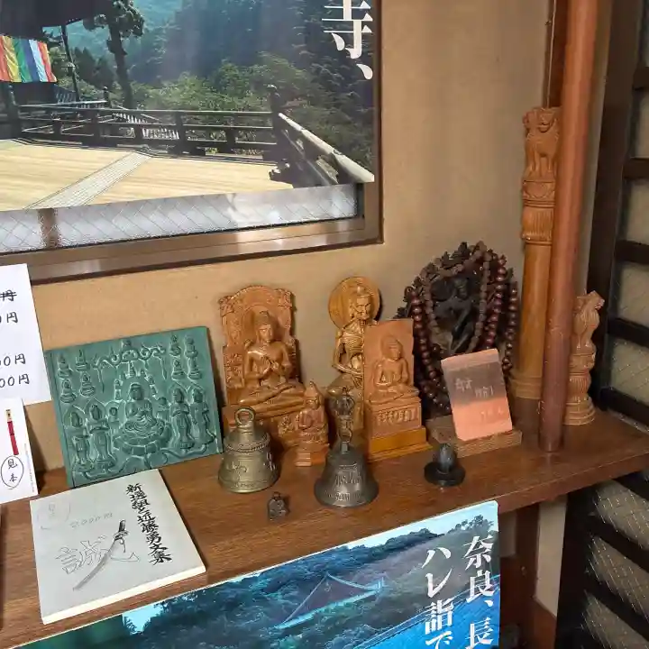 寿徳寺の{uncategorized: "未分類", other: "その他", undefined: "問題あり", building: "その他建物", grave: "お墓", sacred_gate: "鳥居", guardian: "狛犬", statue: "像", buddha: "仏像", history: "歴史", nature: "自然", garden: "庭園", animal: "動物", pagoda: "塔", temizu: "手水舎", mountain_gate: "山門・神門", sanctuary: "本殿・本堂", subordinate: "末社・摂社", art: "芸術", scenery: "景色", jizo: "地蔵", ema: "絵馬", goshuin: "御朱印", omikuji: "おみくじ", items: "授与品その他", amulet: "お守り", goshuincho: "御朱印帳", eats: "食事", festival: "お祭り", votive_dance: "神楽", shichigosan: "七五三参", wedding: "結婚式", experience: "体験その他", initially: "初詣", around: "周辺", anti_infection: "感染症対策"}