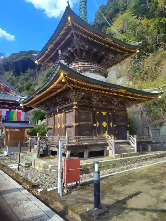 那古寺の{uncategorized: "未分類", other: "その他", undefined: "問題あり", building: "その他建物", grave: "お墓", sacred_gate: "鳥居", guardian: "狛犬", statue: "像", buddha: "仏像", history: "歴史", nature: "自然", garden: "庭園", animal: "動物", pagoda: "塔", temizu: "手水舎", mountain_gate: "山門・神門", sanctuary: "本殿・本堂", subordinate: "末社・摂社", art: "芸術", scenery: "景色", jizo: "地蔵", ema: "絵馬", goshuin: "御朱印", omikuji: "おみくじ", items: "授与品その他", amulet: "お守り", goshuincho: "御朱印帳", eats: "食事", festival: "お祭り", votive_dance: "神楽", shichigosan: "七五三参", wedding: "結婚式", experience: "体験その他", initially: "初詣", around: "周辺", anti_infection: "感染症対策"}