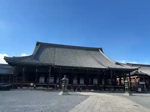 本願寺（西本願寺）の{uncategorized: "未分類", other: "その他", undefined: "問題あり", building: "その他建物", grave: "お墓", sacred_gate: "鳥居", guardian: "狛犬", statue: "像", buddha: "仏像", history: "歴史", nature: "自然", garden: "庭園", animal: "動物", pagoda: "塔", temizu: "手水舎", mountain_gate: "山門・神門", sanctuary: "本殿・本堂", subordinate: "末社・摂社", art: "芸術", scenery: "景色", jizo: "地蔵", ema: "絵馬", goshuin: "御朱印", omikuji: "おみくじ", items: "授与品その他", amulet: "お守り", goshuincho: "御朱印帳", eats: "食事", festival: "お祭り", votive_dance: "神楽", shichigosan: "七五三参", wedding: "結婚式", experience: "体験その他", initially: "初詣", around: "周辺", anti_infection: "感染症対策"}