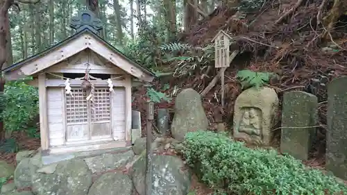 御賀八幡神社の末社