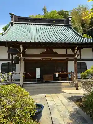 般若院の{uncategorized: "未分類", other: "その他", undefined: "問題あり", building: "その他建物", grave: "お墓", sacred_gate: "鳥居", guardian: "狛犬", statue: "像", buddha: "仏像", history: "歴史", nature: "自然", garden: "庭園", animal: "動物", pagoda: "塔", temizu: "手水舎", mountain_gate: "山門・神門", sanctuary: "本殿・本堂", subordinate: "末社・摂社", art: "芸術", scenery: "景色", jizo: "地蔵", ema: "絵馬", goshuin: "御朱印", omikuji: "おみくじ", items: "授与品その他", amulet: "お守り", goshuincho: "御朱印帳", eats: "食事", festival: "お祭り", votive_dance: "神楽", shichigosan: "七五三参", wedding: "結婚式", experience: "体験その他", initially: "初詣", around: "周辺", anti_infection: "感染症対策"}