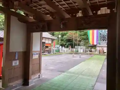 大本山七宝瀧寺の山門・神門