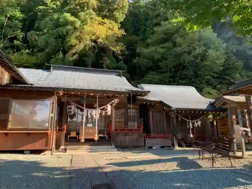 浅岸薬師神社の本殿