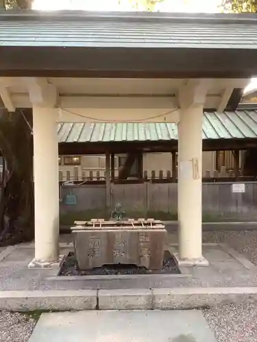 六所社（下飯田）の手水舎