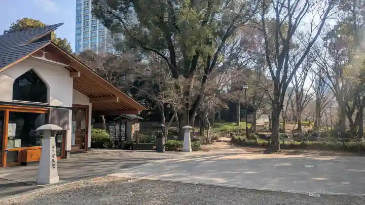 増上寺塔頭 三縁山 宝珠院の{uncategorized: "未分類", other: "その他", undefined: "問題あり", building: "その他建物", grave: "お墓", sacred_gate: "鳥居", guardian: "狛犬", statue: "像", buddha: "仏像", history: "歴史", nature: "自然", garden: "庭園", animal: "動物", pagoda: "塔", temizu: "手水舎", mountain_gate: "山門・神門", sanctuary: "本殿・本堂", subordinate: "末社・摂社", art: "芸術", scenery: "景色", jizo: "地蔵", ema: "絵馬", goshuin: "御朱印", omikuji: "おみくじ", items: "授与品その他", amulet: "お守り", goshuincho: "御朱印帳", eats: "食事", festival: "お祭り", votive_dance: "神楽", shichigosan: "七五三参", wedding: "結婚式", experience: "体験その他", initially: "初詣", around: "周辺", anti_infection: "感染症対策"}