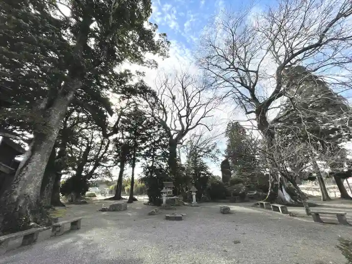 祠 (かやの森)(滋賀県)