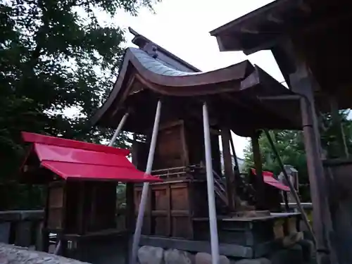 白山神社の本殿