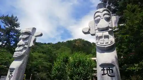 高麗神社の像