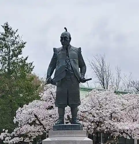 豊國神社の像