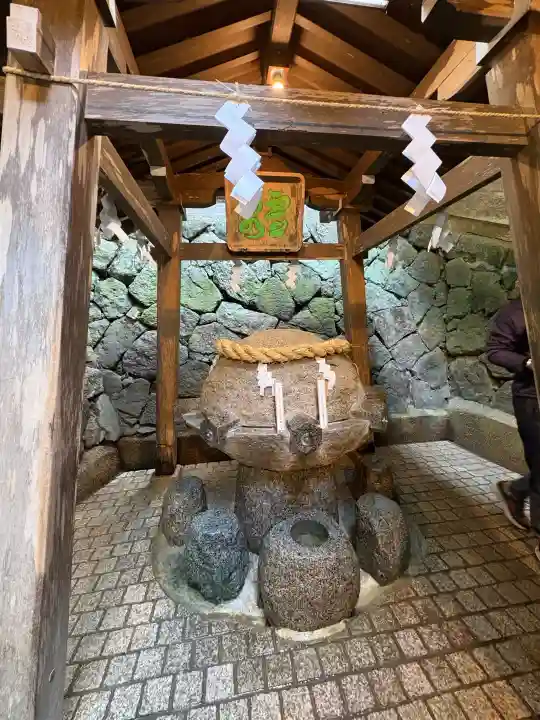 狭井坐大神荒魂神社(狭井神社)の{uncategorized: "未分類", other: "その他", undefined: "問題あり", building: "その他建物", grave: "お墓", sacred_gate: "鳥居", guardian: "狛犬", statue: "像", buddha: "仏像", history: "歴史", nature: "自然", garden: "庭園", animal: "動物", pagoda: "塔", temizu: "手水舎", mountain_gate: "山門・神門", sanctuary: "本殿・本堂", subordinate: "末社・摂社", art: "芸術", scenery: "景色", jizo: "地蔵", ema: "絵馬", goshuin: "御朱印", omikuji: "おみくじ", items: "授与品その他", amulet: "お守り", goshuincho: "御朱印帳", eats: "食事", festival: "お祭り", votive_dance: "神楽", shichigosan: "七五三参", wedding: "結婚式", experience: "体験その他", initially: "初詣", around: "周辺", anti_infection: "感染症対策"}