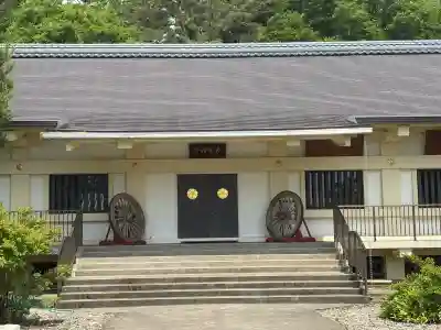 福井県護国神社の{uncategorized: "未分類", other: "その他", undefined: "問題あり", building: "その他建物", grave: "お墓", sacred_gate: "鳥居", guardian: "狛犬", statue: "像", buddha: "仏像", history: "歴史", nature: "自然", garden: "庭園", animal: "動物", pagoda: "塔", temizu: "手水舎", mountain_gate: "山門・神門", sanctuary: "本殿・本堂", subordinate: "末社・摂社", art: "芸術", scenery: "景色", jizo: "地蔵", ema: "絵馬", goshuin: "御朱印", omikuji: "おみくじ", items: "授与品その他", amulet: "お守り", goshuincho: "御朱印帳", eats: "食事", festival: "お祭り", votive_dance: "神楽", shichigosan: "七五三参", wedding: "結婚式", experience: "体験その他", initially: "初詣", around: "周辺", anti_infection: "感染症対策"}