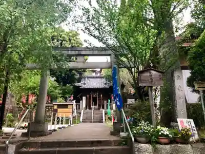 烏森稲荷神社の鳥居
