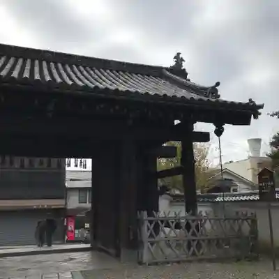 御香宮神社の山門・神門