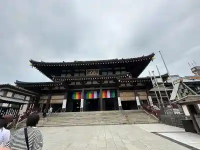 川崎大師(平間寺)の{uncategorized: "未分類", other: "その他", undefined: "問題あり", building: "その他建物", grave: "お墓", sacred_gate: "鳥居", guardian: "狛犬", statue: "像", buddha: "仏像", history: "歴史", nature: "自然", garden: "庭園", animal: "動物", pagoda: "塔", temizu: "手水舎", mountain_gate: "山門・神門", sanctuary: "本殿・本堂", subordinate: "末社・摂社", art: "芸術", scenery: "景色", jizo: "地蔵", ema: "絵馬", goshuin: "御朱印", omikuji: "おみくじ", items: "授与品その他", amulet: "お守り", goshuincho: "御朱印帳", eats: "食事", festival: "お祭り", votive_dance: "神楽", shichigosan: "七五三参", wedding: "結婚式", experience: "体験その他", initially: "初詣", around: "周辺", anti_infection: "感染症対策"}