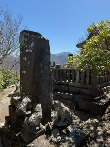 三峯神社奥宮の{uncategorized: "未分類", other: "その他", undefined: "問題あり", building: "その他建物", grave: "お墓", sacred_gate: "鳥居", guardian: "狛犬", statue: "像", buddha: "仏像", history: "歴史", nature: "自然", garden: "庭園", animal: "動物", pagoda: "塔", temizu: "手水舎", mountain_gate: "山門・神門", sanctuary: "本殿・本堂", subordinate: "末社・摂社", art: "芸術", scenery: "景色", jizo: "地蔵", ema: "絵馬", goshuin: "御朱印", omikuji: "おみくじ", items: "授与品その他", amulet: "お守り", goshuincho: "御朱印帳", eats: "食事", festival: "お祭り", votive_dance: "神楽", shichigosan: "七五三参", wedding: "結婚式", experience: "体験その他", initially: "初詣", around: "周辺", anti_infection: "感染症対策"}