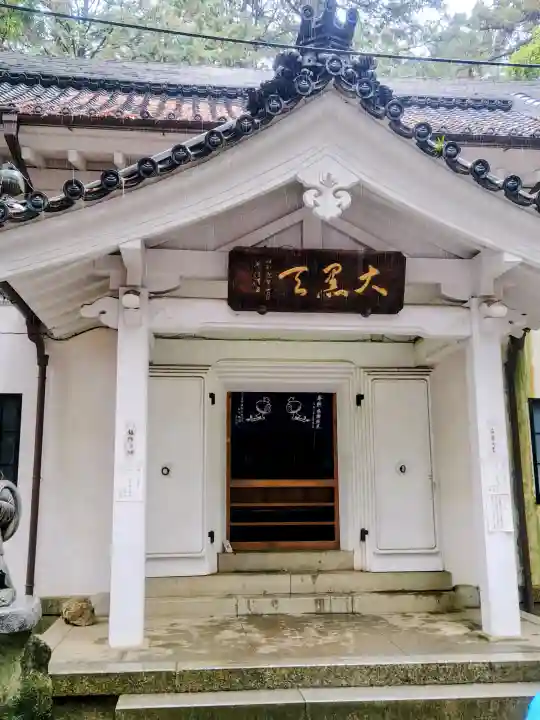 豊川閣 妙厳寺の{uncategorized: "未分類", other: "その他", undefined: "問題あり", building: "その他建物", grave: "お墓", sacred_gate: "鳥居", guardian: "狛犬", statue: "像", buddha: "仏像", history: "歴史", nature: "自然", garden: "庭園", animal: "動物", pagoda: "塔", temizu: "手水舎", mountain_gate: "山門・神門", sanctuary: "本殿・本堂", subordinate: "末社・摂社", art: "芸術", scenery: "景色", jizo: "地蔵", ema: "絵馬", goshuin: "御朱印", omikuji: "おみくじ", items: "授与品その他", amulet: "お守り", goshuincho: "御朱印帳", eats: "食事", festival: "お祭り", votive_dance: "神楽", shichigosan: "七五三参", wedding: "結婚式", experience: "体験その他", initially: "初詣", around: "周辺", anti_infection: "感染症対策"}