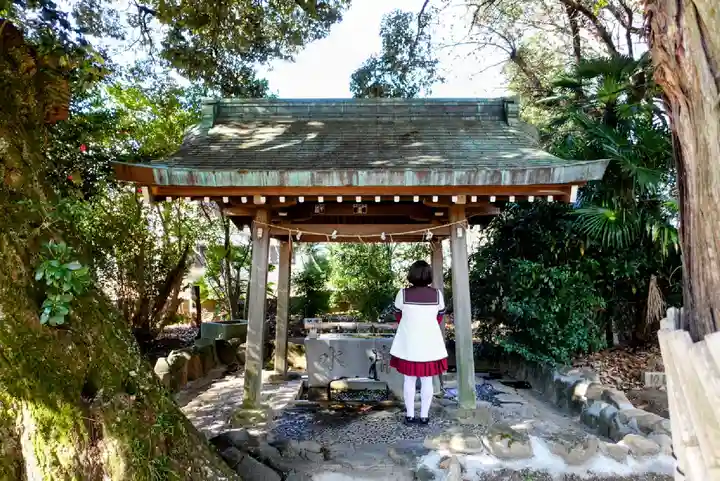 上地八幡宮の手水舎