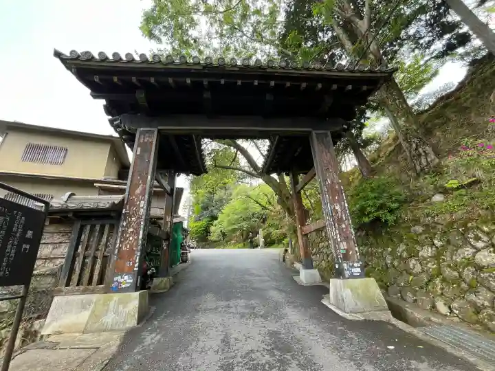 金峯山寺の{uncategorized: "未分類", other: "その他", undefined: "問題あり", building: "その他建物", grave: "お墓", sacred_gate: "鳥居", guardian: "狛犬", statue: "像", buddha: "仏像", history: "歴史", nature: "自然", garden: "庭園", animal: "動物", pagoda: "塔", temizu: "手水舎", mountain_gate: "山門・神門", sanctuary: "本殿・本堂", subordinate: "末社・摂社", art: "芸術", scenery: "景色", jizo: "地蔵", ema: "絵馬", goshuin: "御朱印", omikuji: "おみくじ", items: "授与品その他", amulet: "お守り", goshuincho: "御朱印帳", eats: "食事", festival: "お祭り", votive_dance: "神楽", shichigosan: "七五三参", wedding: "結婚式", experience: "体験その他", initially: "初詣", around: "周辺", anti_infection: "感染症対策"}