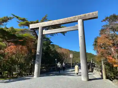 伊勢神宮内宮（皇大神宮）の{uncategorized: "未分類", other: "その他", undefined: "問題あり", building: "その他建物", grave: "お墓", sacred_gate: "鳥居", guardian: "狛犬", statue: "像", buddha: "仏像", history: "歴史", nature: "自然", garden: "庭園", animal: "動物", pagoda: "塔", temizu: "手水舎", mountain_gate: "山門・神門", sanctuary: "本殿・本堂", subordinate: "末社・摂社", art: "芸術", scenery: "景色", jizo: "地蔵", ema: "絵馬", goshuin: "御朱印", omikuji: "おみくじ", items: "授与品その他", amulet: "お守り", goshuincho: "御朱印帳", eats: "食事", festival: "お祭り", votive_dance: "神楽", shichigosan: "七五三参", wedding: "結婚式", experience: "体験その他", initially: "初詣", around: "周辺", anti_infection: "感染症対策"}