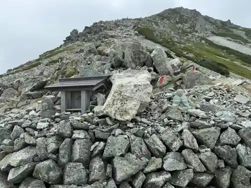 雄山神社峰本社の末社