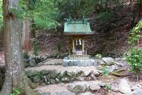 丹生川上神社（中社）の末社