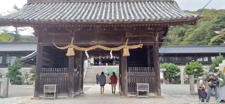 吉備津彦神社の山門・神門