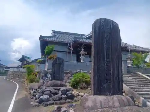 光照寺の{uncategorized: "未分類", other: "その他", undefined: "問題あり", building: "その他建物", grave: "お墓", sacred_gate: "鳥居", guardian: "狛犬", statue: "像", buddha: "仏像", history: "歴史", nature: "自然", garden: "庭園", animal: "動物", pagoda: "塔", temizu: "手水舎", mountain_gate: "山門・神門", sanctuary: "本殿・本堂", subordinate: "末社・摂社", art: "芸術", scenery: "景色", jizo: "地蔵", ema: "絵馬", goshuin: "御朱印", omikuji: "おみくじ", items: "授与品その他", amulet: "お守り", goshuincho: "御朱印帳", eats: "食事", festival: "お祭り", votive_dance: "神楽", shichigosan: "七五三参", wedding: "結婚式", experience: "体験その他", initially: "初詣", around: "周辺", anti_infection: "感染症対策"}