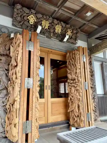 日蓮宗龍口山本龍寺の{uncategorized: "未分類", other: "その他", undefined: "問題あり", building: "その他建物", grave: "お墓", sacred_gate: "鳥居", guardian: "狛犬", statue: "像", buddha: "仏像", history: "歴史", nature: "自然", garden: "庭園", animal: "動物", pagoda: "塔", temizu: "手水舎", mountain_gate: "山門・神門", sanctuary: "本殿・本堂", subordinate: "末社・摂社", art: "芸術", scenery: "景色", jizo: "地蔵", ema: "絵馬", goshuin: "御朱印", omikuji: "おみくじ", items: "授与品その他", amulet: "お守り", goshuincho: "御朱印帳", eats: "食事", festival: "お祭り", votive_dance: "神楽", shichigosan: "七五三参", wedding: "結婚式", experience: "体験その他", initially: "初詣", around: "周辺", anti_infection: "感染症対策"}