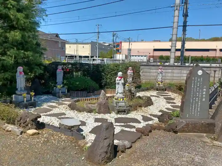 海蔵寺の{uncategorized: "未分類", other: "その他", undefined: "問題あり", building: "その他建物", grave: "お墓", sacred_gate: "鳥居", guardian: "狛犬", statue: "像", buddha: "仏像", history: "歴史", nature: "自然", garden: "庭園", animal: "動物", pagoda: "塔", temizu: "手水舎", mountain_gate: "山門・神門", sanctuary: "本殿・本堂", subordinate: "末社・摂社", art: "芸術", scenery: "景色", jizo: "地蔵", ema: "絵馬", goshuin: "御朱印", omikuji: "おみくじ", items: "授与品その他", amulet: "お守り", goshuincho: "御朱印帳", eats: "食事", festival: "お祭り", votive_dance: "神楽", shichigosan: "七五三参", wedding: "結婚式", experience: "体験その他", initially: "初詣", around: "周辺", anti_infection: "感染症対策"}