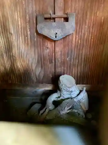 稲荷神社の{uncategorized: "未分類", other: "その他", undefined: "問題あり", building: "その他建物", grave: "お墓", sacred_gate: "鳥居", guardian: "狛犬", statue: "像", buddha: "仏像", history: "歴史", nature: "自然", garden: "庭園", animal: "動物", pagoda: "塔", temizu: "手水舎", mountain_gate: "山門・神門", sanctuary: "本殿・本堂", subordinate: "末社・摂社", art: "芸術", scenery: "景色", jizo: "地蔵", ema: "絵馬", goshuin: "御朱印", omikuji: "おみくじ", items: "授与品その他", amulet: "お守り", goshuincho: "御朱印帳", eats: "食事", festival: "お祭り", votive_dance: "神楽", shichigosan: "七五三参", wedding: "結婚式", experience: "体験その他", initially: "初詣", around: "周辺", anti_infection: "感染症対策"}