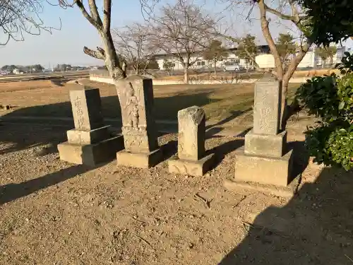 友沼水神宮の{uncategorized: "未分類", other: "その他", undefined: "問題あり", building: "その他建物", grave: "お墓", sacred_gate: "鳥居", guardian: "狛犬", statue: "像", buddha: "仏像", history: "歴史", nature: "自然", garden: "庭園", animal: "動物", pagoda: "塔", temizu: "手水舎", mountain_gate: "山門・神門", sanctuary: "本殿・本堂", subordinate: "末社・摂社", art: "芸術", scenery: "景色", jizo: "地蔵", ema: "絵馬", goshuin: "御朱印", omikuji: "おみくじ", items: "授与品その他", amulet: "お守り", goshuincho: "御朱印帳", eats: "食事", festival: "お祭り", votive_dance: "神楽", shichigosan: "七五三参", wedding: "結婚式", experience: "体験その他", initially: "初詣", around: "周辺", anti_infection: "感染症対策"}
