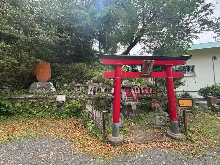 貴船神社の{uncategorized: "未分類", other: "その他", undefined: "問題あり", building: "その他建物", grave: "お墓", sacred_gate: "鳥居", guardian: "狛犬", statue: "像", buddha: "仏像", history: "歴史", nature: "自然", garden: "庭園", animal: "動物", pagoda: "塔", temizu: "手水舎", mountain_gate: "山門・神門", sanctuary: "本殿・本堂", subordinate: "末社・摂社", art: "芸術", scenery: "景色", jizo: "地蔵", ema: "絵馬", goshuin: "御朱印", omikuji: "おみくじ", items: "授与品その他", amulet: "お守り", goshuincho: "御朱印帳", eats: "食事", festival: "お祭り", votive_dance: "神楽", shichigosan: "七五三参", wedding: "結婚式", experience: "体験その他", initially: "初詣", around: "周辺", anti_infection: "感染症対策"}