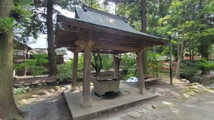 大井俣窪八幡神社の手水舎
