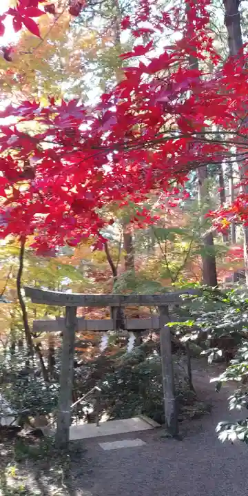猿丸神社の鳥居