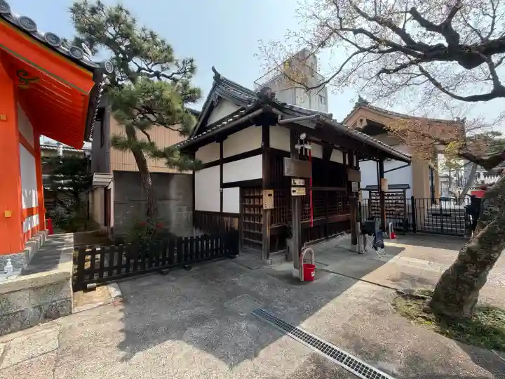 六道珍皇寺の{uncategorized: "未分類", other: "その他", undefined: "問題あり", building: "その他建物", grave: "お墓", sacred_gate: "鳥居", guardian: "狛犬", statue: "像", buddha: "仏像", history: "歴史", nature: "自然", garden: "庭園", animal: "動物", pagoda: "塔", temizu: "手水舎", mountain_gate: "山門・神門", sanctuary: "本殿・本堂", subordinate: "末社・摂社", art: "芸術", scenery: "景色", jizo: "地蔵", ema: "絵馬", goshuin: "御朱印", omikuji: "おみくじ", items: "授与品その他", amulet: "お守り", goshuincho: "御朱印帳", eats: "食事", festival: "お祭り", votive_dance: "神楽", shichigosan: "七五三参", wedding: "結婚式", experience: "体験その他", initially: "初詣", around: "周辺", anti_infection: "感染症対策"}