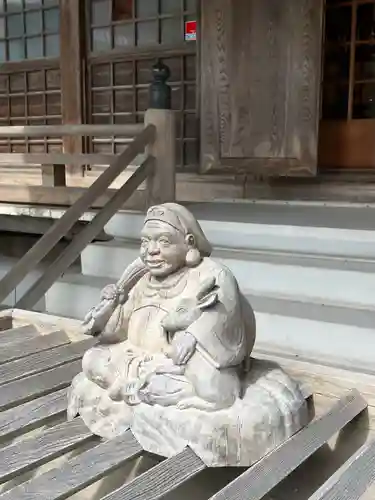 湯倉神社の像