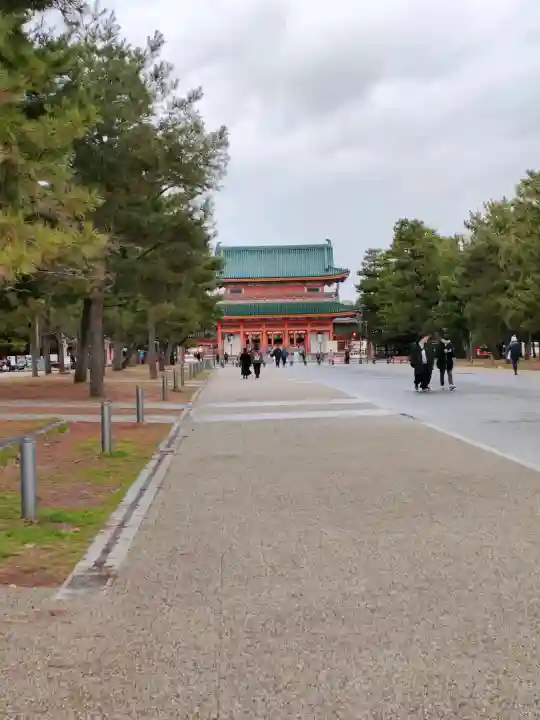 平安神宮の{uncategorized: "未分類", other: "その他", undefined: "問題あり", building: "その他建物", grave: "お墓", sacred_gate: "鳥居", guardian: "狛犬", statue: "像", buddha: "仏像", history: "歴史", nature: "自然", garden: "庭園", animal: "動物", pagoda: "塔", temizu: "手水舎", mountain_gate: "山門・神門", sanctuary: "本殿・本堂", subordinate: "末社・摂社", art: "芸術", scenery: "景色", jizo: "地蔵", ema: "絵馬", goshuin: "御朱印", omikuji: "おみくじ", items: "授与品その他", amulet: "お守り", goshuincho: "御朱印帳", eats: "食事", festival: "お祭り", votive_dance: "神楽", shichigosan: "七五三参", wedding: "結婚式", experience: "体験その他", initially: "初詣", around: "周辺", anti_infection: "感染症対策"}