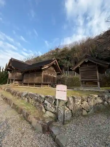 上宮（出雲大社摂社）の{uncategorized: "未分類", other: "その他", undefined: "問題あり", building: "その他建物", grave: "お墓", sacred_gate: "鳥居", guardian: "狛犬", statue: "像", buddha: "仏像", history: "歴史", nature: "自然", garden: "庭園", animal: "動物", pagoda: "塔", temizu: "手水舎", mountain_gate: "山門・神門", sanctuary: "本殿・本堂", subordinate: "末社・摂社", art: "芸術", scenery: "景色", jizo: "地蔵", ema: "絵馬", goshuin: "御朱印", omikuji: "おみくじ", items: "授与品その他", amulet: "お守り", goshuincho: "御朱印帳", eats: "食事", festival: "お祭り", votive_dance: "神楽", shichigosan: "七五三参", wedding: "結婚式", experience: "体験その他", initially: "初詣", around: "周辺", anti_infection: "感染症対策"}