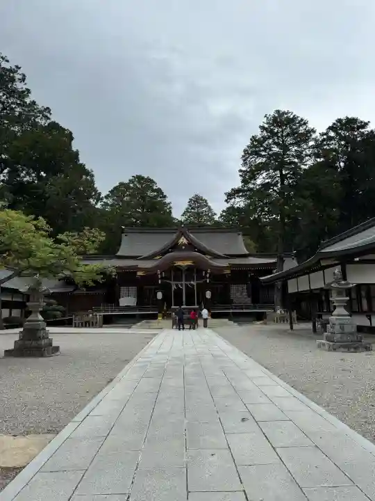 大麻比古神社の{uncategorized: "未分類", other: "その他", undefined: "問題あり", building: "その他建物", grave: "お墓", sacred_gate: "鳥居", guardian: "狛犬", statue: "像", buddha: "仏像", history: "歴史", nature: "自然", garden: "庭園", animal: "動物", pagoda: "塔", temizu: "手水舎", mountain_gate: "山門・神門", sanctuary: "本殿・本堂", subordinate: "末社・摂社", art: "芸術", scenery: "景色", jizo: "地蔵", ema: "絵馬", goshuin: "御朱印", omikuji: "おみくじ", items: "授与品その他", amulet: "お守り", goshuincho: "御朱印帳", eats: "食事", festival: "お祭り", votive_dance: "神楽", shichigosan: "七五三参", wedding: "結婚式", experience: "体験その他", initially: "初詣", around: "周辺", anti_infection: "感染症対策"}