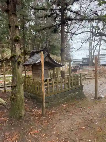 諏訪大社下社春宮の{uncategorized: "未分類", other: "その他", undefined: "問題あり", building: "その他建物", grave: "お墓", sacred_gate: "鳥居", guardian: "狛犬", statue: "像", buddha: "仏像", history: "歴史", nature: "自然", garden: "庭園", animal: "動物", pagoda: "塔", temizu: "手水舎", mountain_gate: "山門・神門", sanctuary: "本殿・本堂", subordinate: "末社・摂社", art: "芸術", scenery: "景色", jizo: "地蔵", ema: "絵馬", goshuin: "御朱印", omikuji: "おみくじ", items: "授与品その他", amulet: "お守り", goshuincho: "御朱印帳", eats: "食事", festival: "お祭り", votive_dance: "神楽", shichigosan: "七五三参", wedding: "結婚式", experience: "体験その他", initially: "初詣", around: "周辺", anti_infection: "感染症対策"}