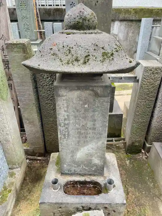 信行寺の{uncategorized: "未分類", other: "その他", undefined: "問題あり", building: "その他建物", grave: "お墓", sacred_gate: "鳥居", guardian: "狛犬", statue: "像", buddha: "仏像", history: "歴史", nature: "自然", garden: "庭園", animal: "動物", pagoda: "塔", temizu: "手水舎", mountain_gate: "山門・神門", sanctuary: "本殿・本堂", subordinate: "末社・摂社", art: "芸術", scenery: "景色", jizo: "地蔵", ema: "絵馬", goshuin: "御朱印", omikuji: "おみくじ", items: "授与品その他", amulet: "お守り", goshuincho: "御朱印帳", eats: "食事", festival: "お祭り", votive_dance: "神楽", shichigosan: "七五三参", wedding: "結婚式", experience: "体験その他", initially: "初詣", around: "周辺", anti_infection: "感染症対策"}