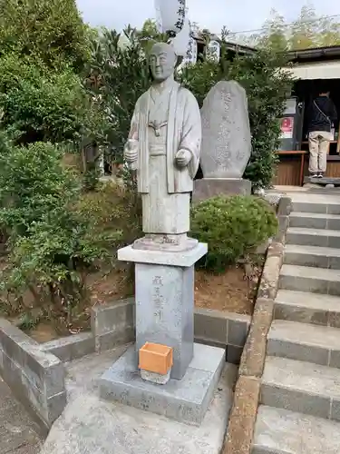 横浜御嶽神社の像