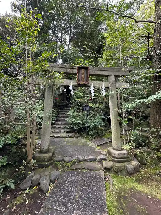 赤坂氷川神社の{uncategorized: "未分類", other: "その他", undefined: "問題あり", building: "その他建物", grave: "お墓", sacred_gate: "鳥居", guardian: "狛犬", statue: "像", buddha: "仏像", history: "歴史", nature: "自然", garden: "庭園", animal: "動物", pagoda: "塔", temizu: "手水舎", mountain_gate: "山門・神門", sanctuary: "本殿・本堂", subordinate: "末社・摂社", art: "芸術", scenery: "景色", jizo: "地蔵", ema: "絵馬", goshuin: "御朱印", omikuji: "おみくじ", items: "授与品その他", amulet: "お守り", goshuincho: "御朱印帳", eats: "食事", festival: "お祭り", votive_dance: "神楽", shichigosan: "七五三参", wedding: "結婚式", experience: "体験その他", initially: "初詣", around: "周辺", anti_infection: "感染症対策"}