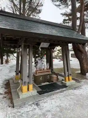 西野神社の{uncategorized: "未分類", other: "その他", undefined: "問題あり", building: "その他建物", grave: "お墓", sacred_gate: "鳥居", guardian: "狛犬", statue: "像", buddha: "仏像", history: "歴史", nature: "自然", garden: "庭園", animal: "動物", pagoda: "塔", temizu: "手水舎", mountain_gate: "山門・神門", sanctuary: "本殿・本堂", subordinate: "末社・摂社", art: "芸術", scenery: "景色", jizo: "地蔵", ema: "絵馬", goshuin: "御朱印", omikuji: "おみくじ", items: "授与品その他", amulet: "お守り", goshuincho: "御朱印帳", eats: "食事", festival: "お祭り", votive_dance: "神楽", shichigosan: "七五三参", wedding: "結婚式", experience: "体験その他", initially: "初詣", around: "周辺", anti_infection: "感染症対策"}