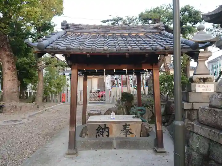 神明社・八幡社合殿(中杉町)の手水舎