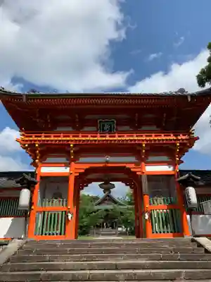 新日吉神宮の山門・神門