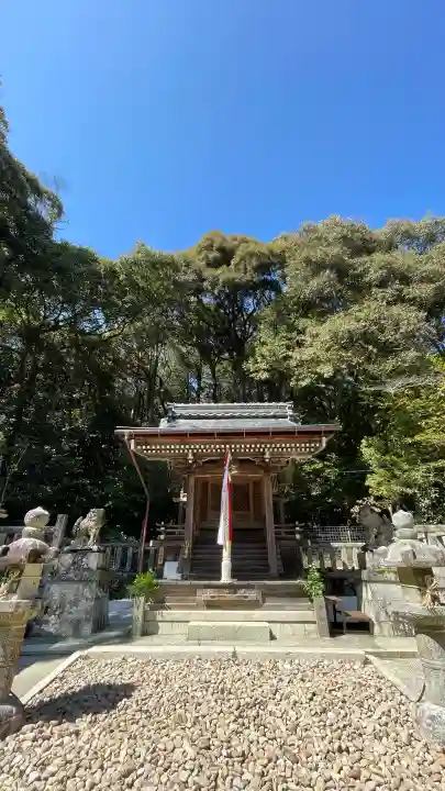 天之御中主尊神社の{uncategorized: "未分類", other: "その他", undefined: "問題あり", building: "その他建物", grave: "お墓", sacred_gate: "鳥居", guardian: "狛犬", statue: "像", buddha: "仏像", history: "歴史", nature: "自然", garden: "庭園", animal: "動物", pagoda: "塔", temizu: "手水舎", mountain_gate: "山門・神門", sanctuary: "本殿・本堂", subordinate: "末社・摂社", art: "芸術", scenery: "景色", jizo: "地蔵", ema: "絵馬", goshuin: "御朱印", omikuji: "おみくじ", items: "授与品その他", amulet: "お守り", goshuincho: "御朱印帳", eats: "食事", festival: "お祭り", votive_dance: "神楽", shichigosan: "七五三参", wedding: "結婚式", experience: "体験その他", initially: "初詣", around: "周辺", anti_infection: "感染症対策"}