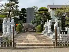 泉龍寺の像